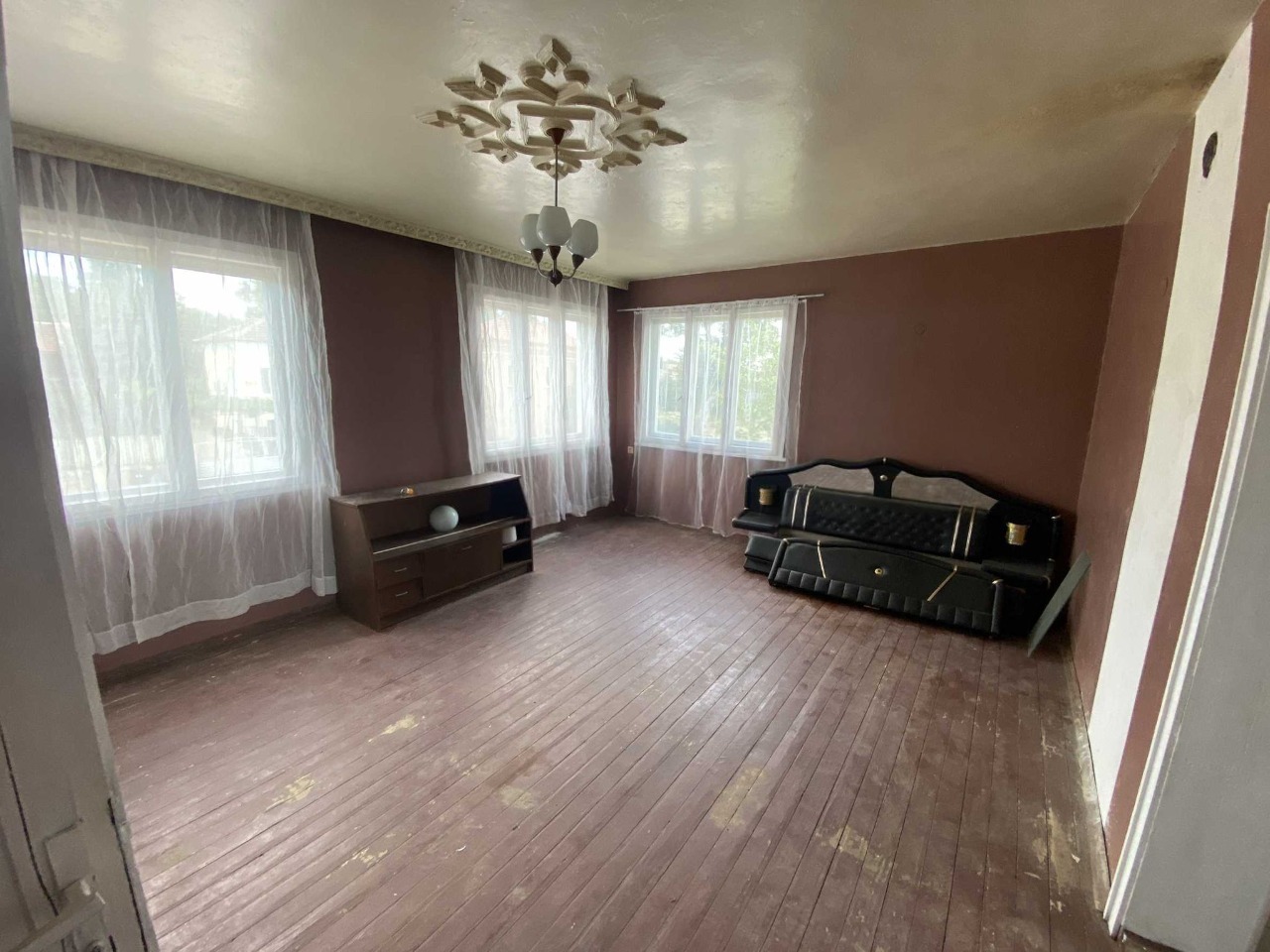 A modern family home consisting of 7 rooms - Image 12