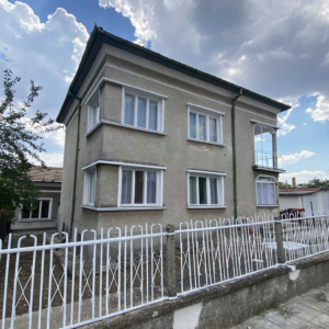 A modern family home consisting of 7 rooms