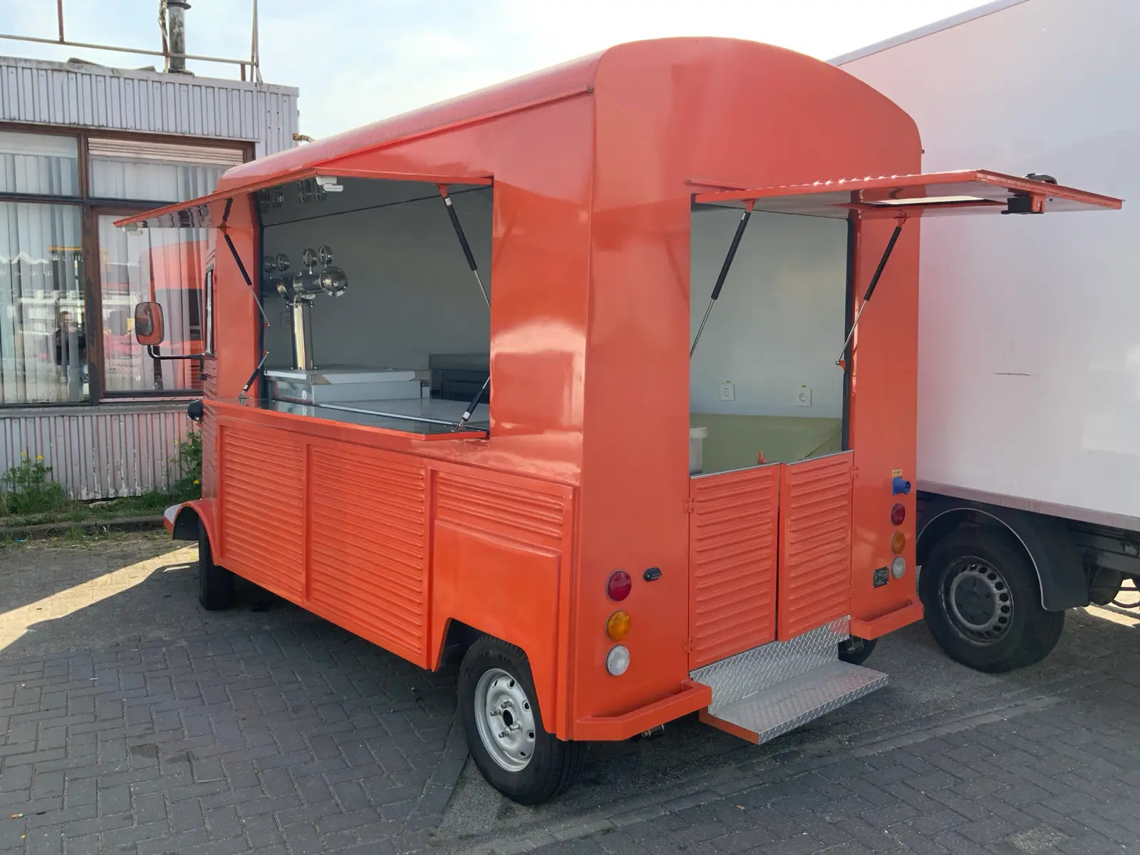 2025 New fully equipped electric food truck