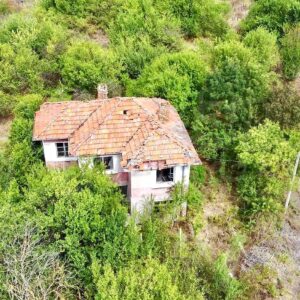 Traditional Villa with Expansive Garden in Zornitsa Village