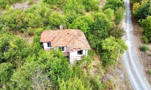 Traditional Villa with Expansive Garden in Zornitsa Village
