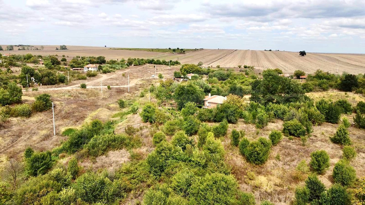 Traditional Villa with Expansive Garden in Zornitsa Village