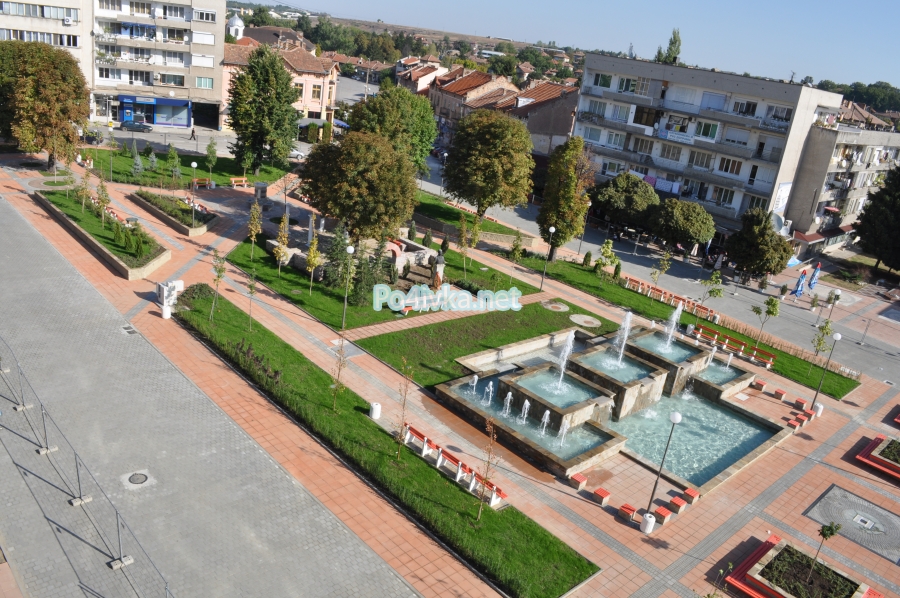 Spacious Two-Storey Brick House with Expansive Garden